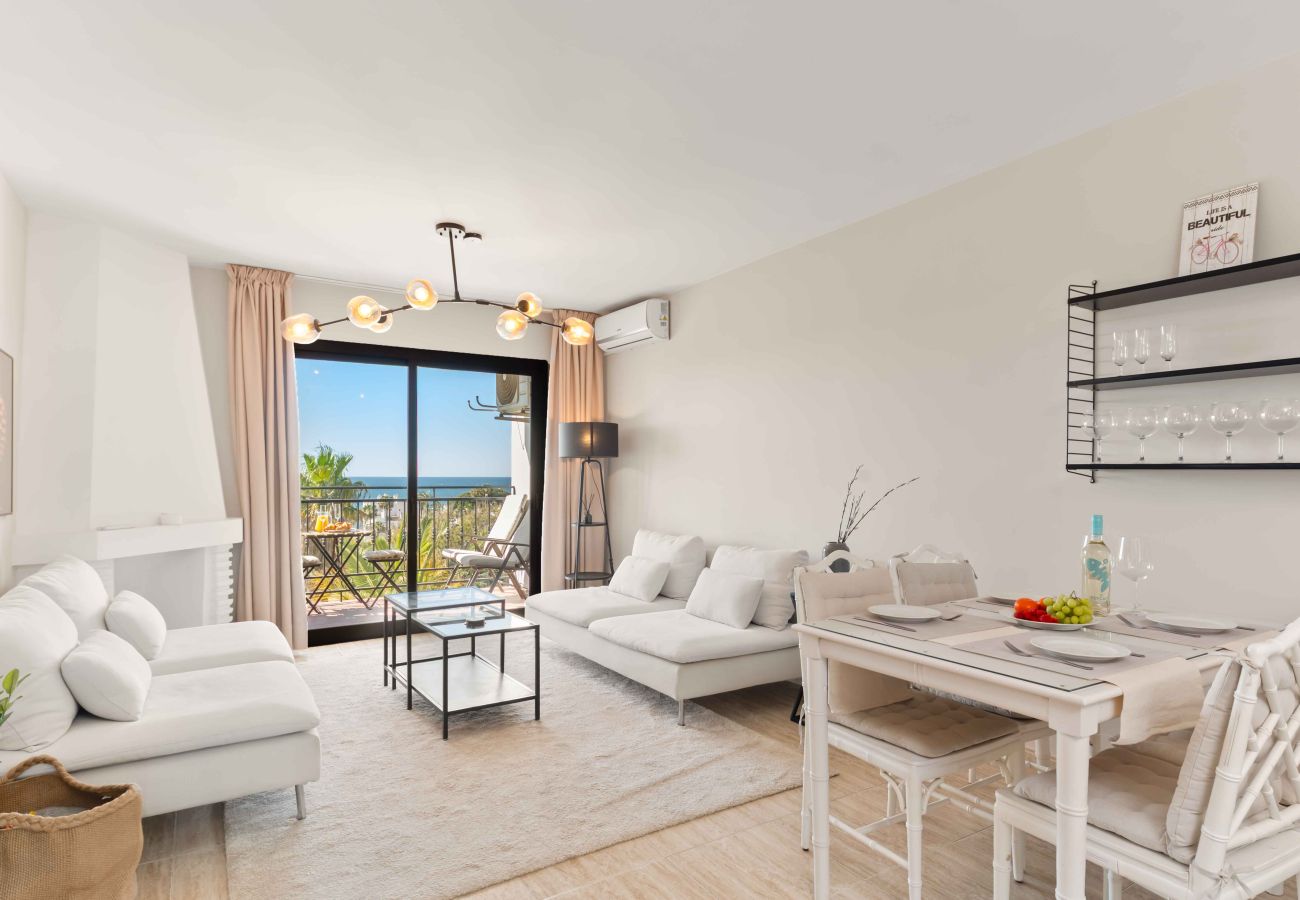 Lejlighed i Mijas Costa - PERFEKT LOKATION! Få minutters gang til stranden, sportsklub, restauranter, supermarkeder og mere!