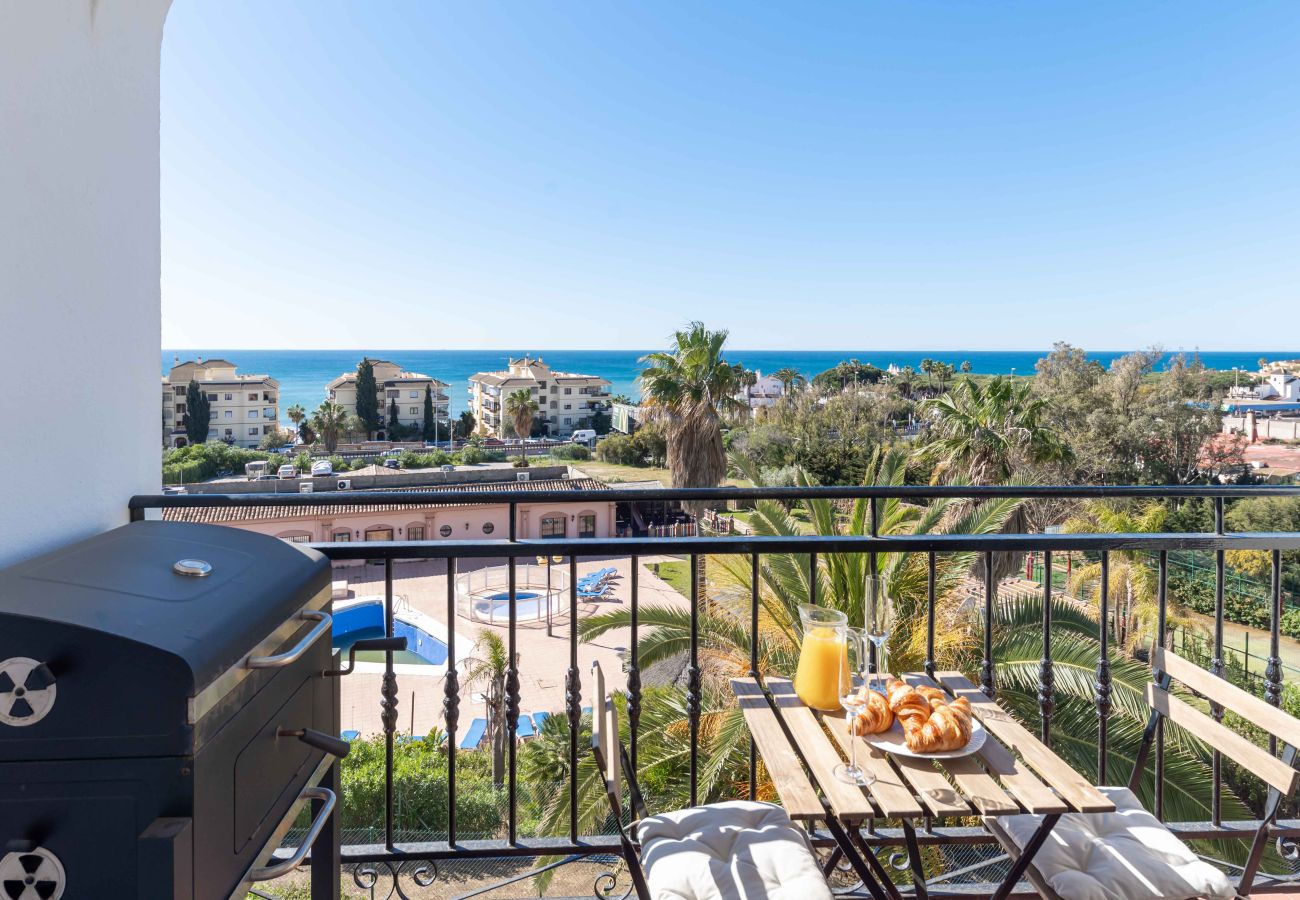 Lejlighed i Mijas Costa - PERFEKT LOKATION! Få minutters gang til stranden, sportsklub, restauranter, supermarkeder og mere!