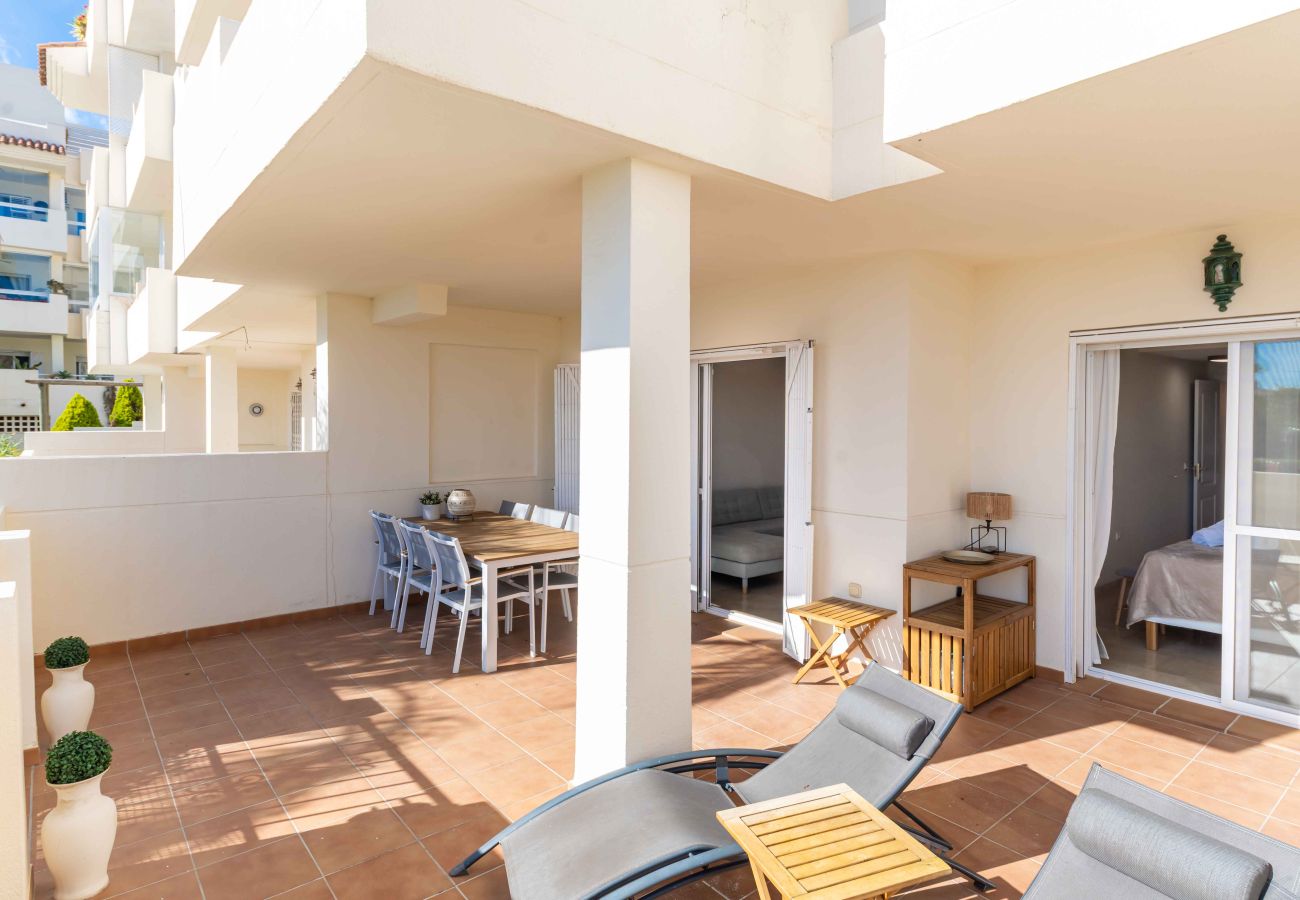 Lejlighed i Mijas Costa - Solrig terrasse med havudsigt og direkte adgang til poolen