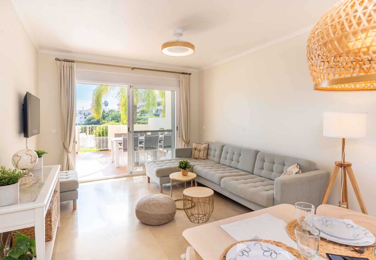 Lejlighed i Mijas Costa - Solrig terrasse med havudsigt og direkte adgang til poolen