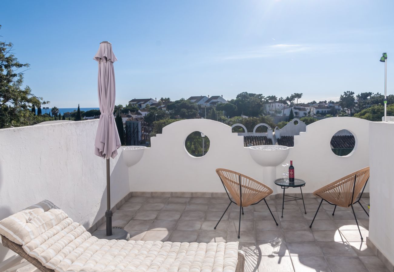 Byhus i Marbella - Familieferiested, opvarmet pool, restaurant, legeplads, fitnesscenter og meget mere!