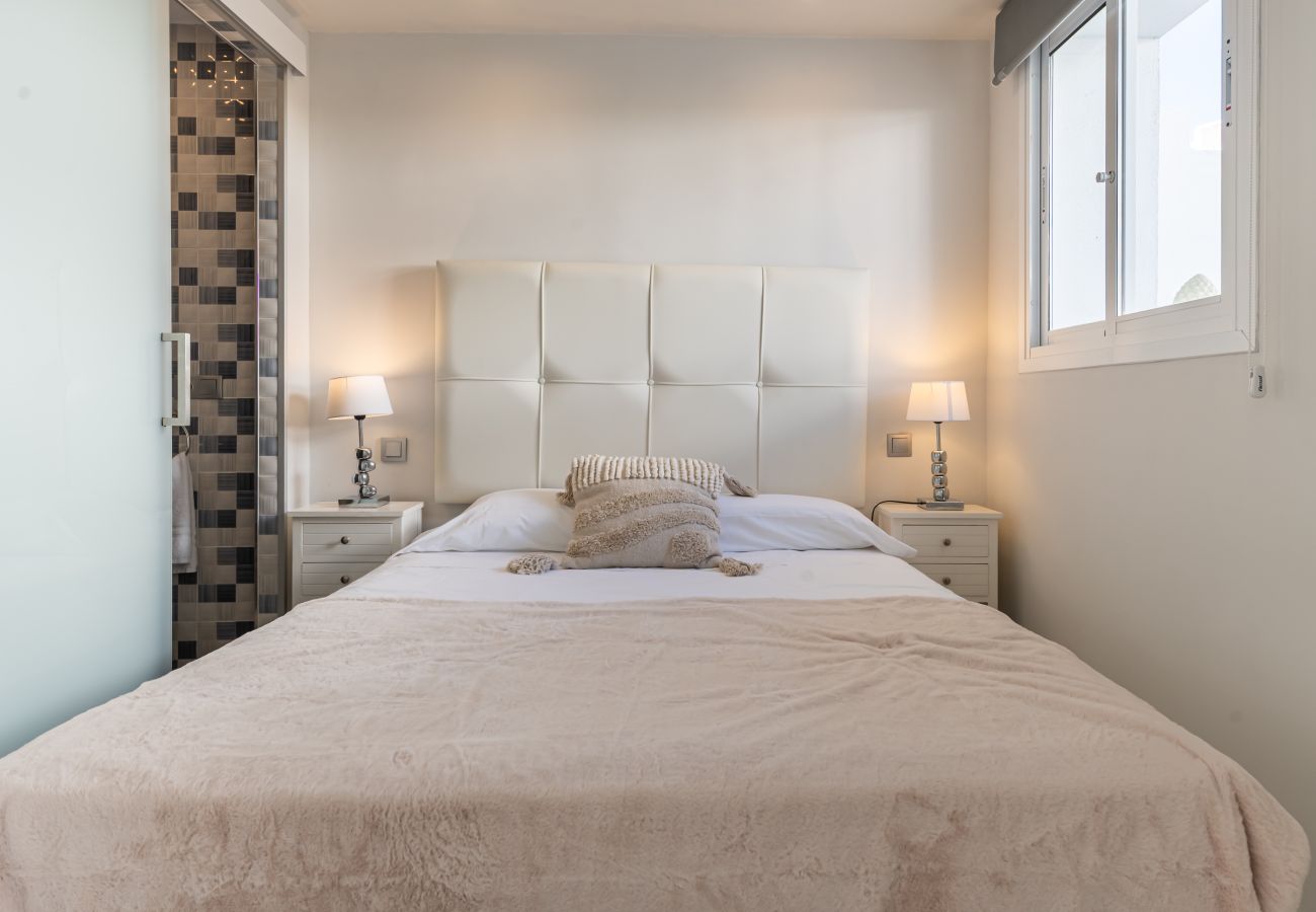 Byhus i Marbella - Familieferiested, opvarmet pool, restaurant, legeplads, fitnesscenter og meget mere!