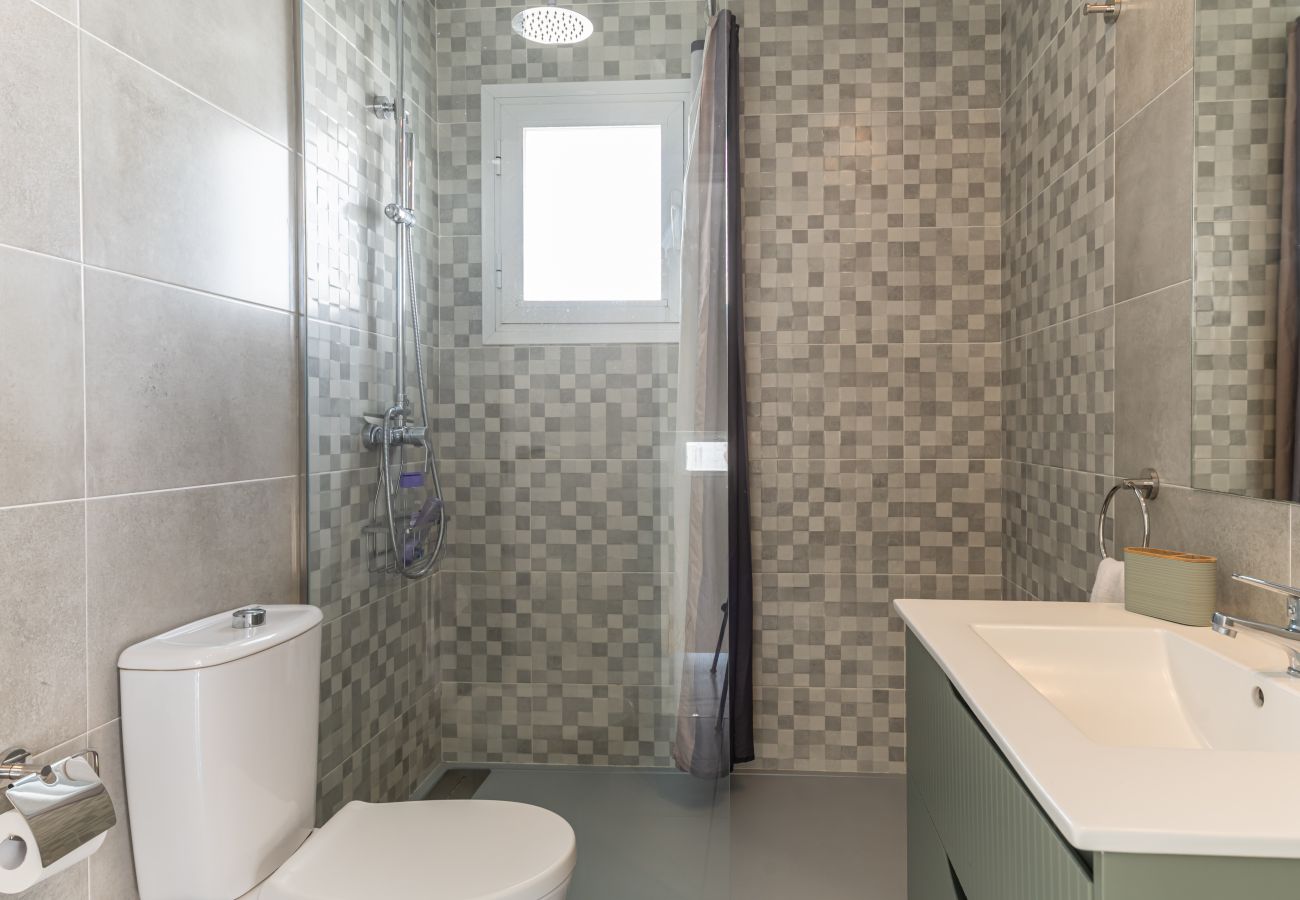 Byhus i Marbella - Familieferiested, opvarmet pool, restaurant, legeplads, fitnesscenter og meget mere!