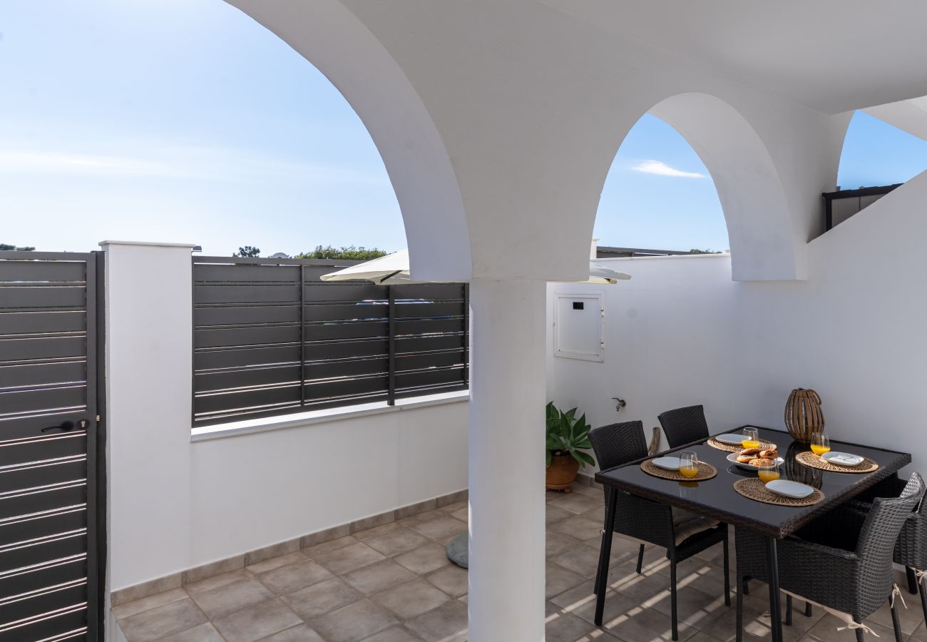 Byhus i Marbella - Familieferiested, opvarmet pool, restaurant, legeplads, fitnesscenter og meget mere!