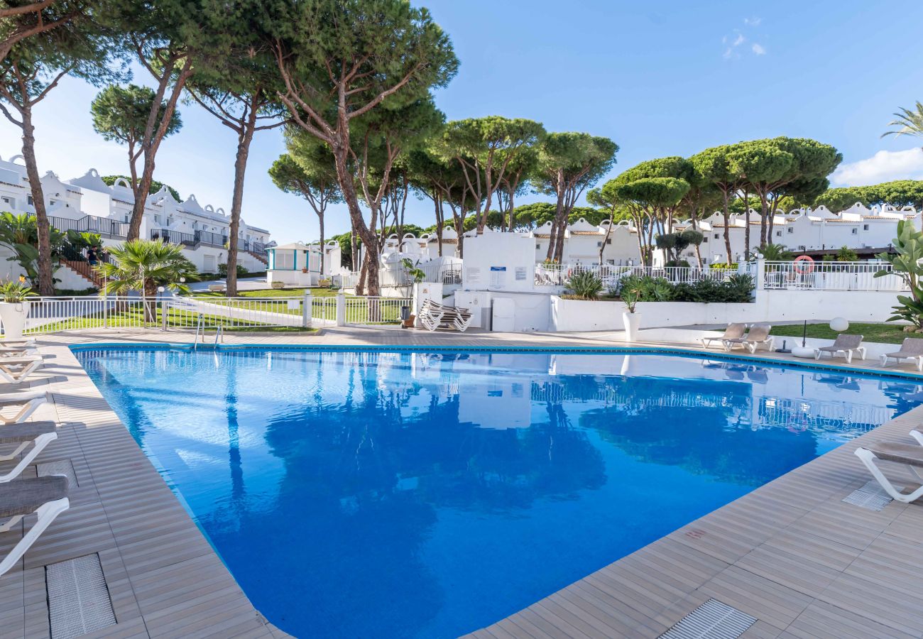 Byhus i Marbella - Familieferiested, opvarmet pool, restaurant, legeplads, fitnesscenter og meget mere!