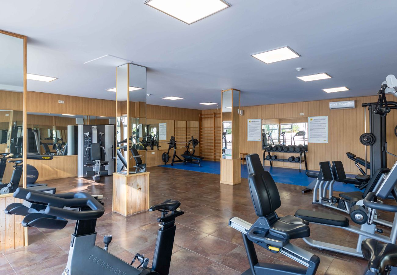 Byhus i Marbella - Familieferiested, opvarmet pool, restaurant, legeplads, fitnesscenter og meget mere!