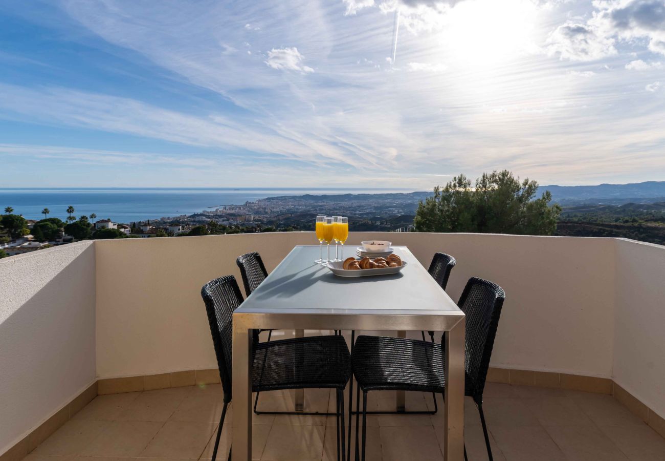 Byhus i Mijas Costa - Spektakulær havudsigt fra moderne rækkehus med jacuzzi
