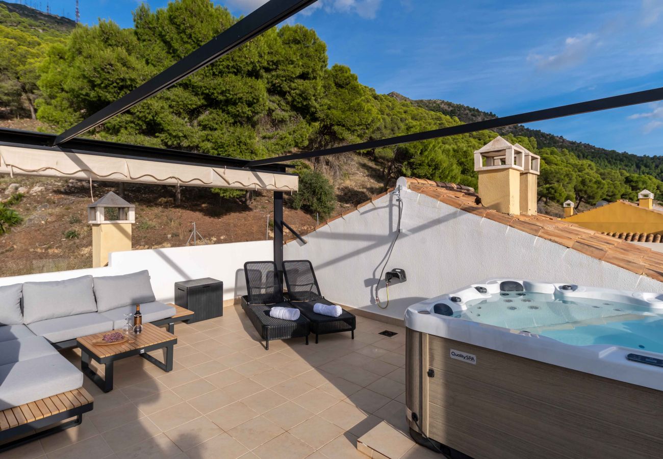 Byhus i Mijas Costa - Spektakulær havudsigt fra moderne rækkehus med jacuzzi