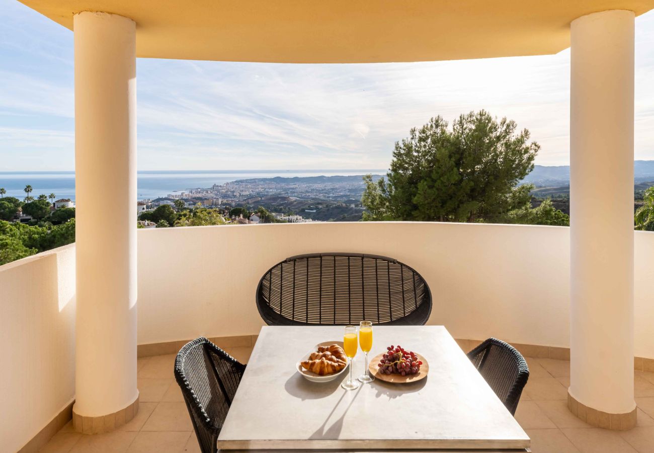 Byhus i Mijas Costa - Spektakulær havudsigt fra moderne rækkehus med jacuzzi