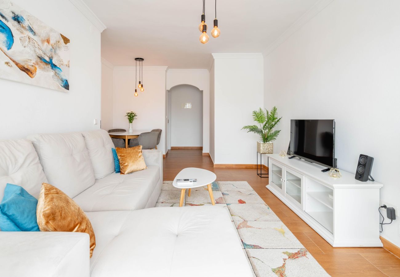 Lejlighed i Estepona - Moderne lejlighed i byen med nem gåafstand til orkideparken, stranden og byen.