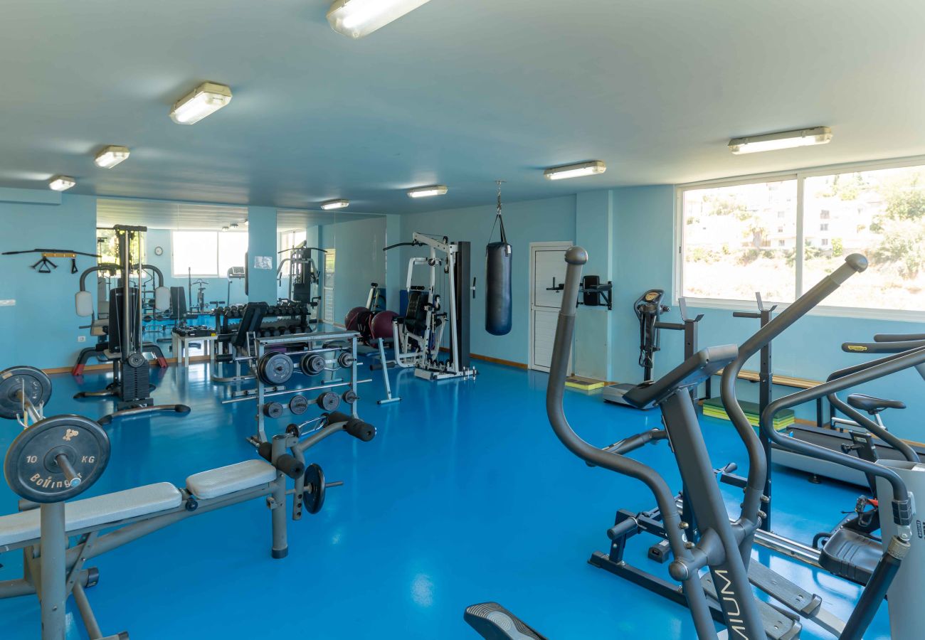 Lejlighed i Fuengirola - Magisk Panorama havudsigt, pool, gym og padel – tæt på by og strand