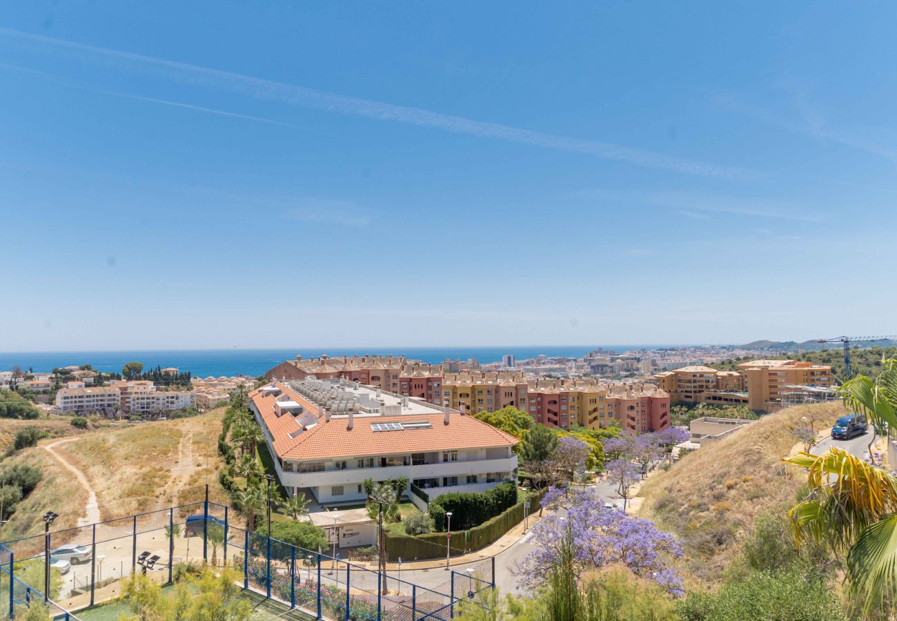 Lejlighed i Fuengirola - Magisk Panorama havudsigt, pool, gym og padel – tæt på by og strand