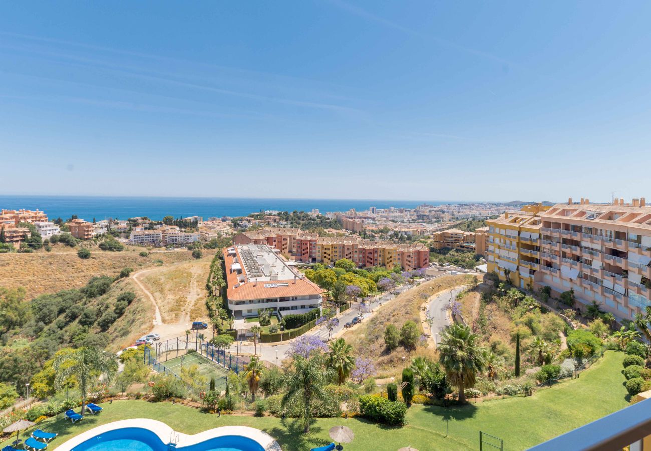 Lejlighed i Fuengirola - Magisk Panorama havudsigt, pool, gym og padel – tæt på by og strand