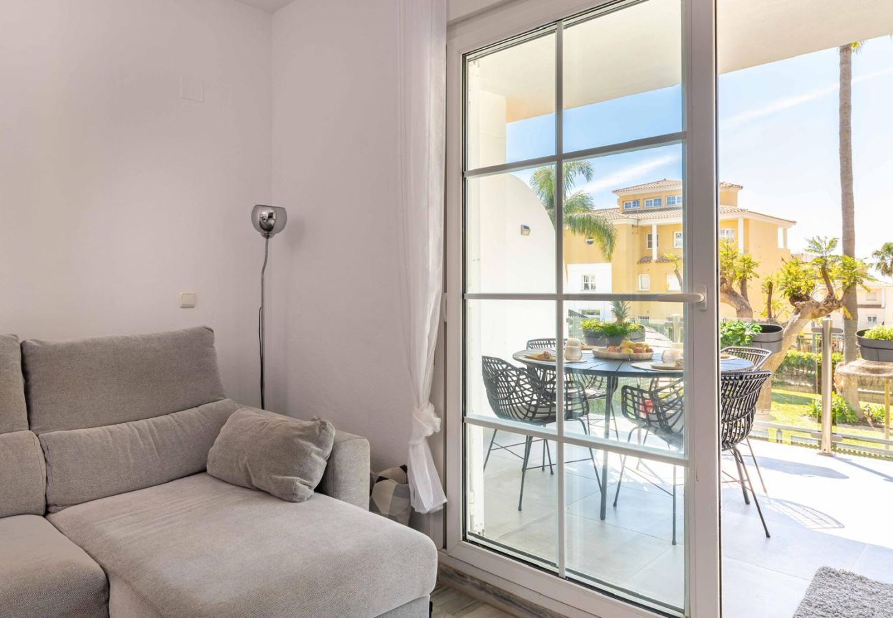 Lejlighed i Marbella - Stilfuld moderne ferielejlighed. Kort gåafstand til Cabopino Strand & Marina
