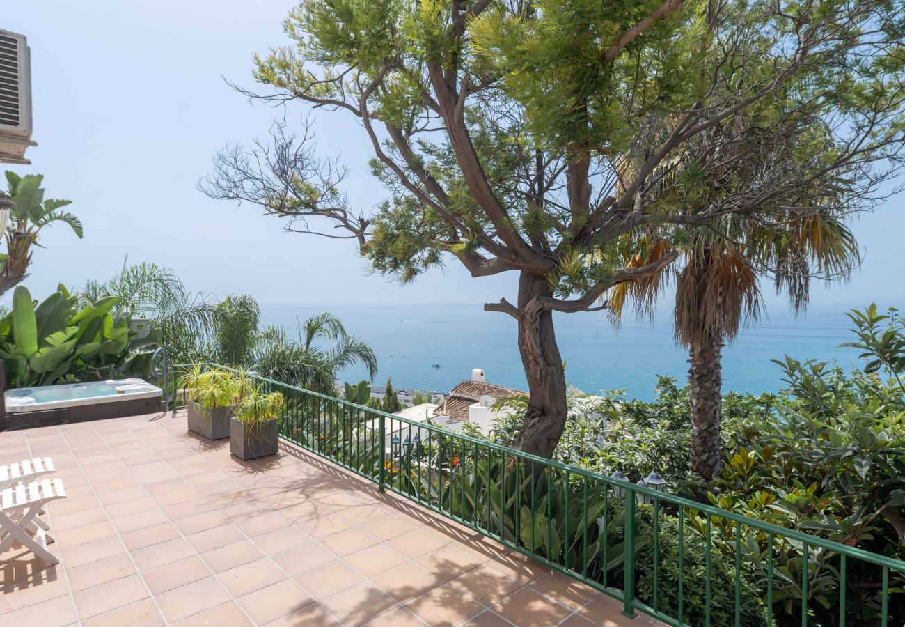 Villa i Benalmádena - Smuk Villa med Magisk havudsigt, Privat Pool og Jacuzzi! Kun 12 min. gang til strand, Restauranter og Shops
