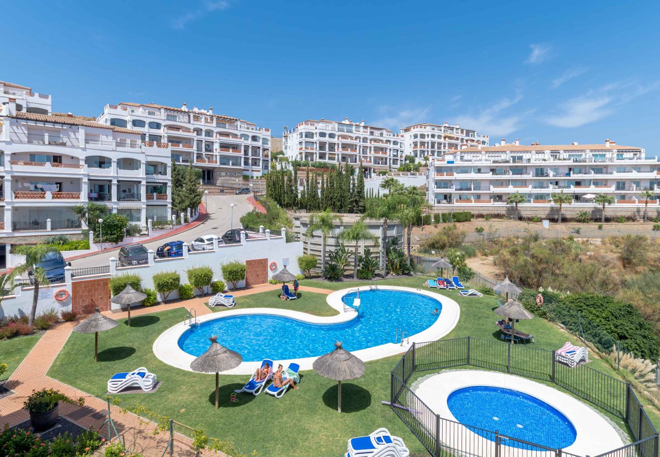 Lejlighed i Mijas Costa - Magisk Hav og Bjergudsigt med Pool, tæt på lokale Restauranter, indkøb, Padel og Golf