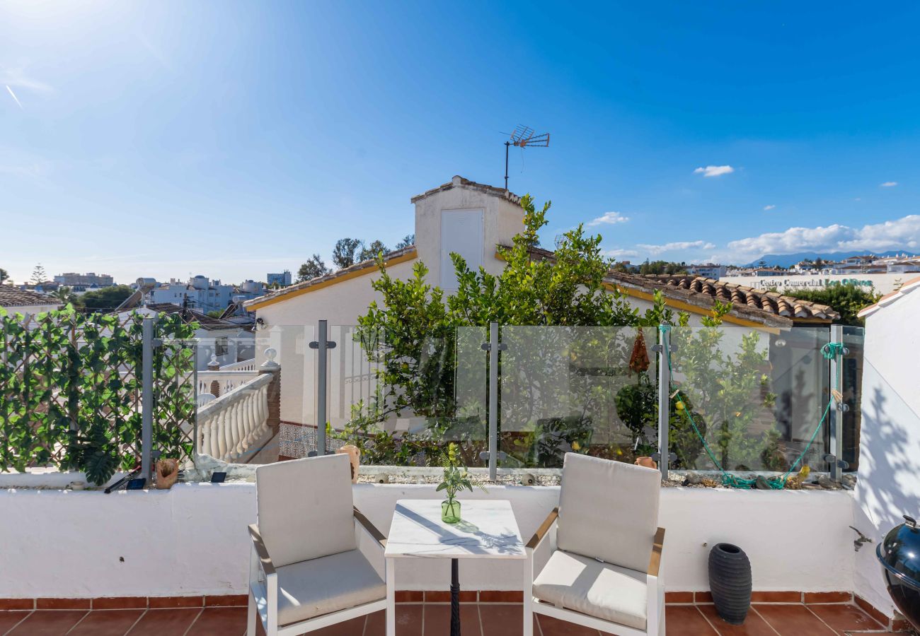 Casa adosada en Mijas Costa - Camine fácil a playa, tiendas, restaurantes, bar y gimnasio