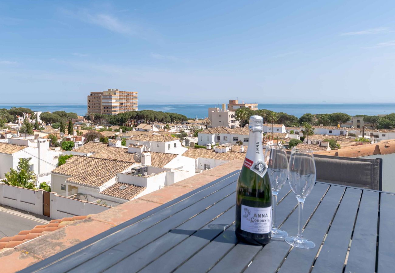 Casa adosada en Mijas Costa - Camine fácil a playa, tiendas, restaurantes, bar y gimnasio