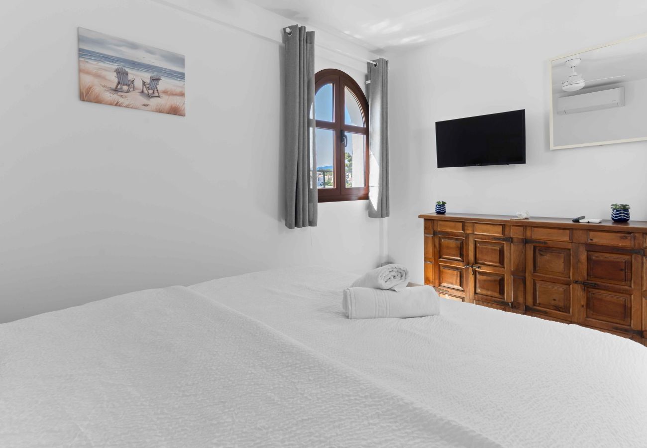 Casa adosada en Mijas Costa - Camine fácil a playa, tiendas, restaurantes, bar y gimnasio