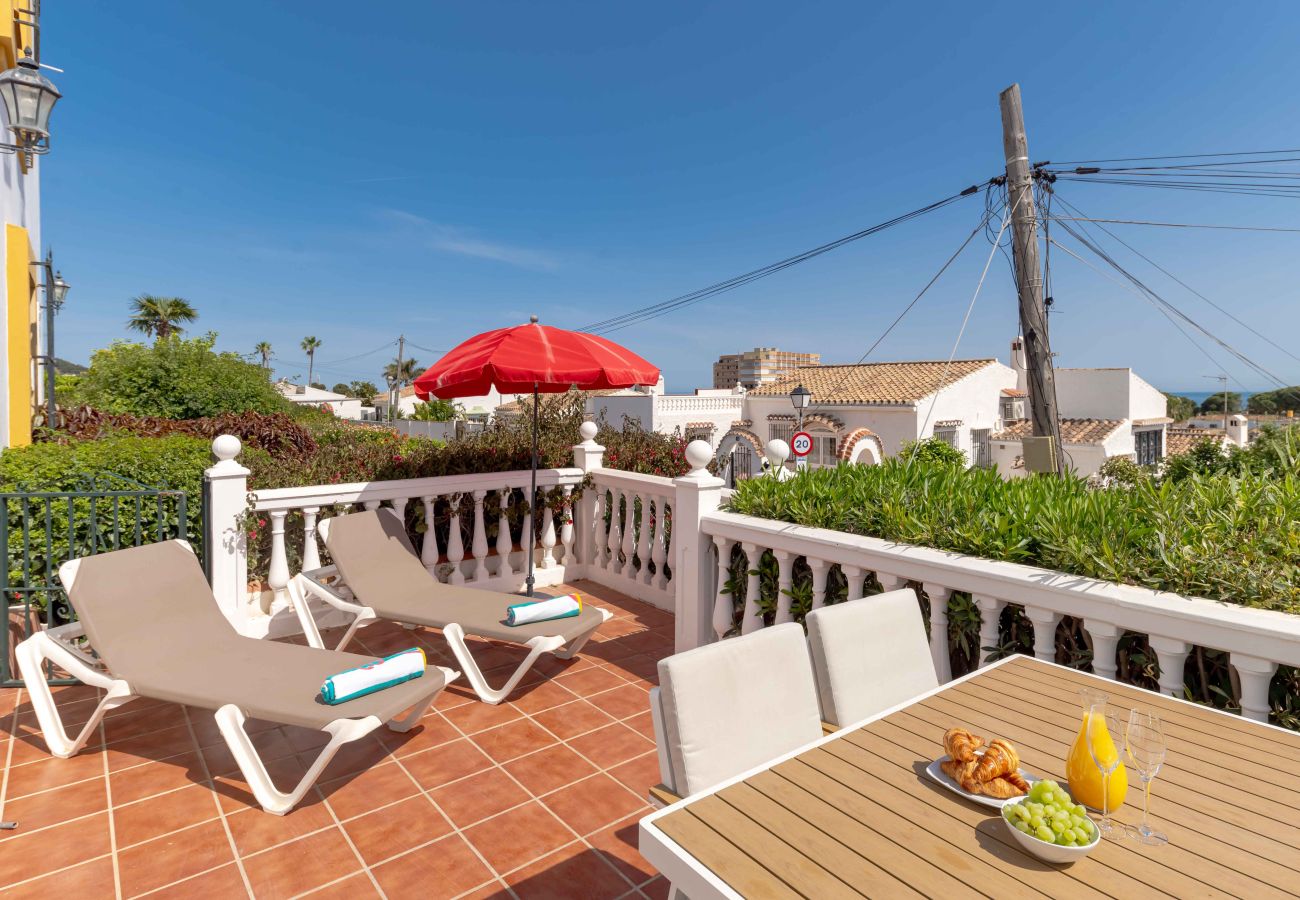 Casa adosada en Mijas Costa - Camine fácil a playa, tiendas, restaurantes, bar y gimnasio
