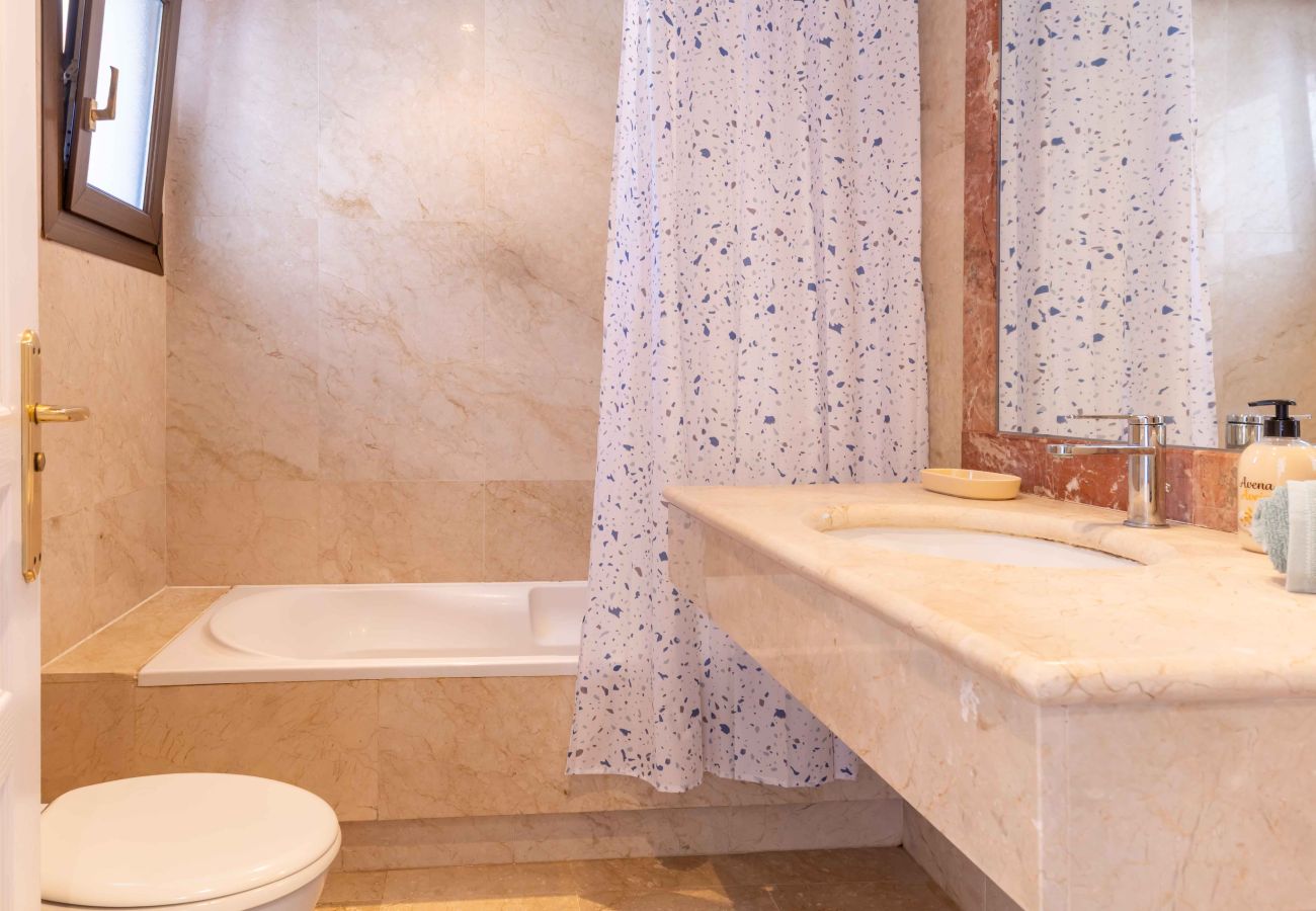 Apartamento en Mijas - A 4 minutos a pie de restaurantes y minimercado. 15min. conducir hasta la playa de Fuengirola