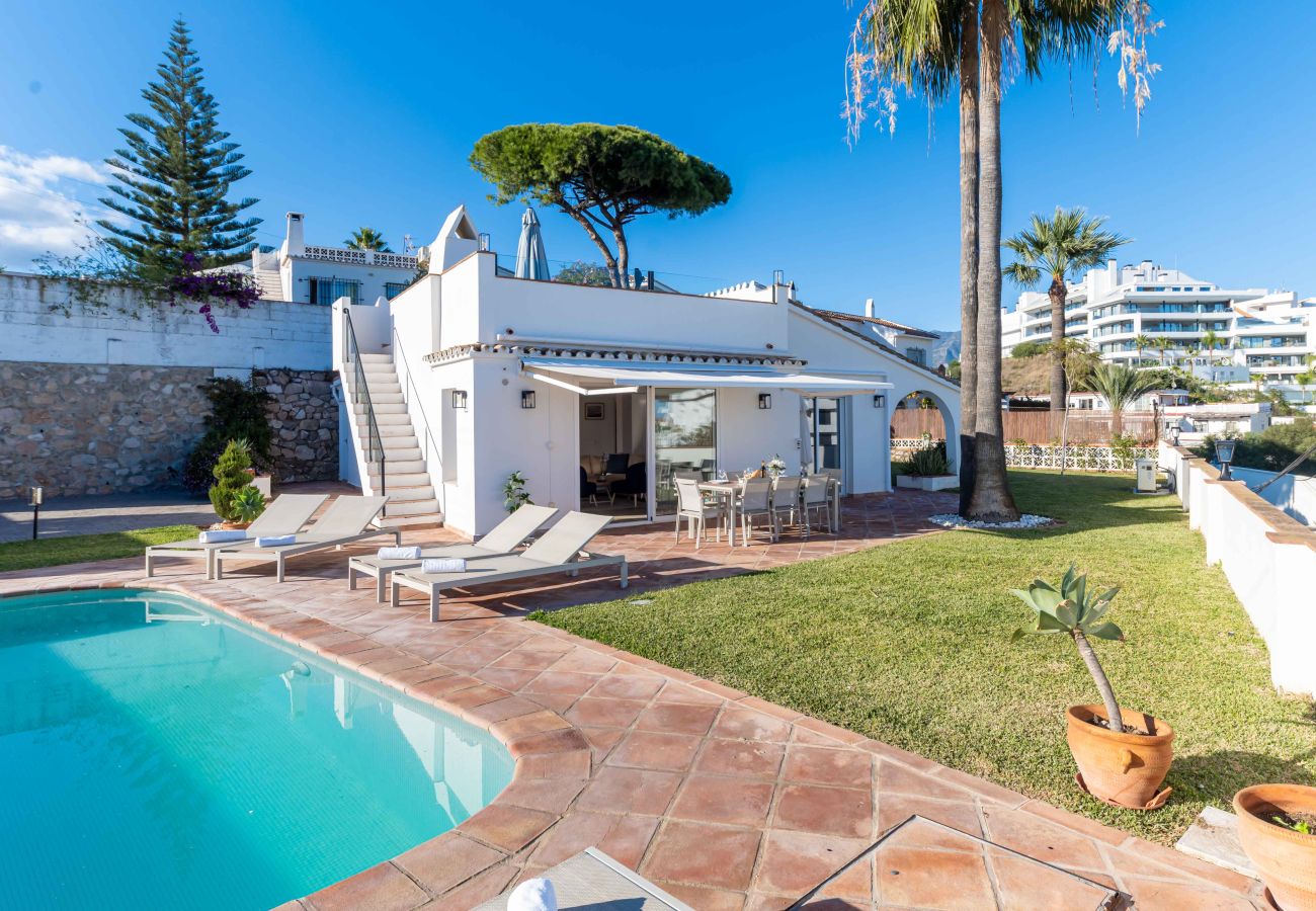 Villa en Mijas Costa - Preciosa villa con vistas al mar a sólo 7 minutos a pie de la playa de Fuengirola