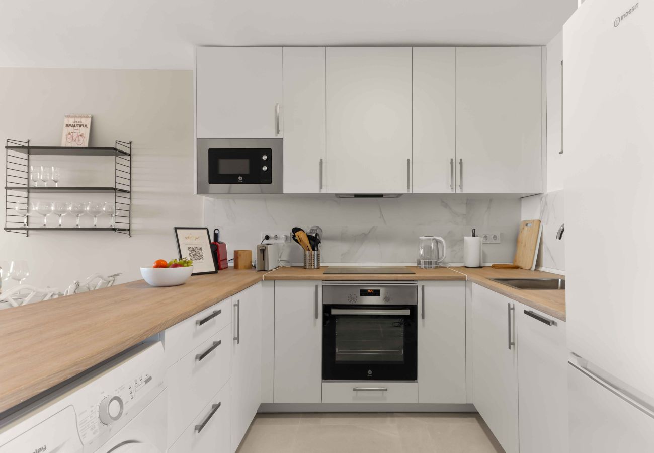 Apartamento en Mijas Costa - ¡UBICACIÓN EXCELENTE! ¡A pocos minutos caminando de la Playa, Club Deportivo, Restaurantes, Supermercados y más!