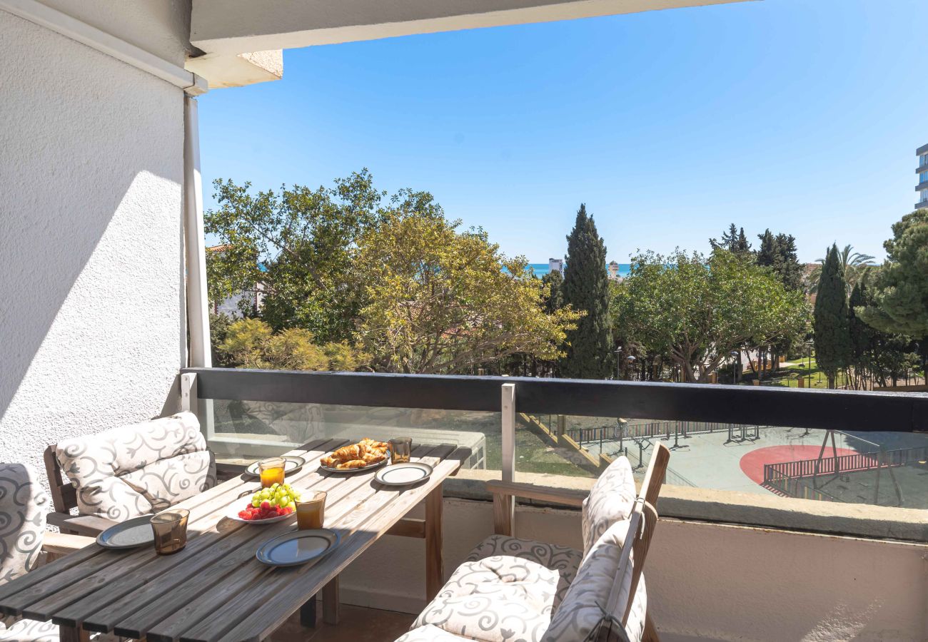 Apartamento en Torremolinos - ¡Ubicación perfecta! Camine unos minutos hasta restaurantes, hermosa playa, ciudad, tren y autobús.