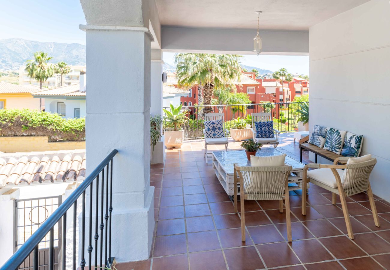 Villa en Mijas Costa - Hermosa Villa, a solo 5 min. a pie de Restaurantes, Club de Pádel y Fitness