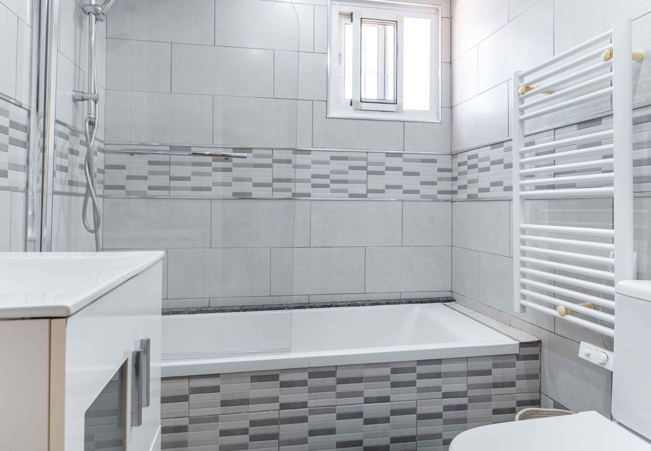 Apartamento en Mijas Costa - Fácil acceso a pie a la hermosa playa, restaurantes y al pueblo de La Cala de Mijas.