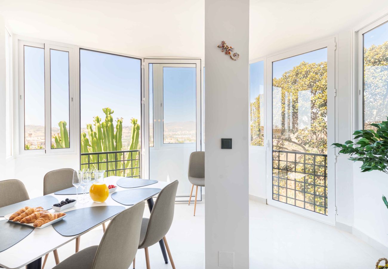 Apartamento en Mijas Costa - Moderno apartamento reformado en Mijas Golf con preciosa piscina