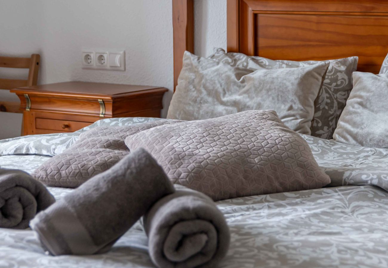 Apartamento en Mijas Costa - Increíbles vistas al mar con un corto paseo a restaurantes, golf y gimnasio.