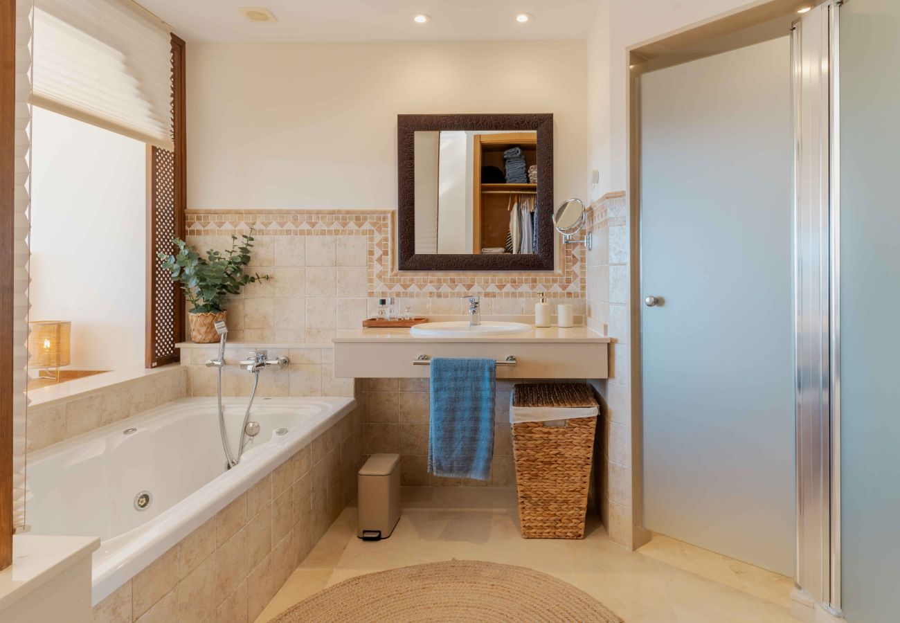 Apartamento en Mijas Costa - Apartamento de lujo con vistas al mar, a pocos pasos de la playa y restaurantes