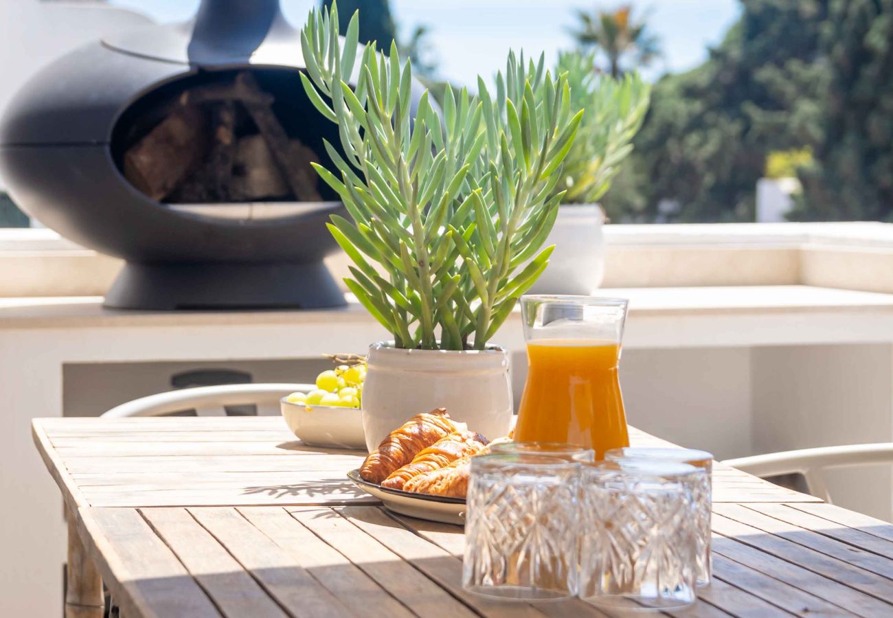 Apartamento en Estepona - Charmerende penthouse med adgang til 5 pools, 1 opvarmet pool, kort gåtur fra stranden