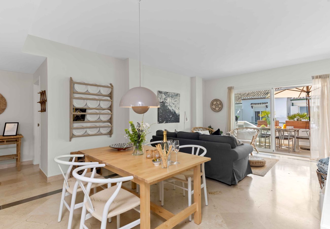 Apartamento en Estepona - Charmerende penthouse med adgang til 5 pools, 1 opvarmet pool, kort gåtur fra stranden