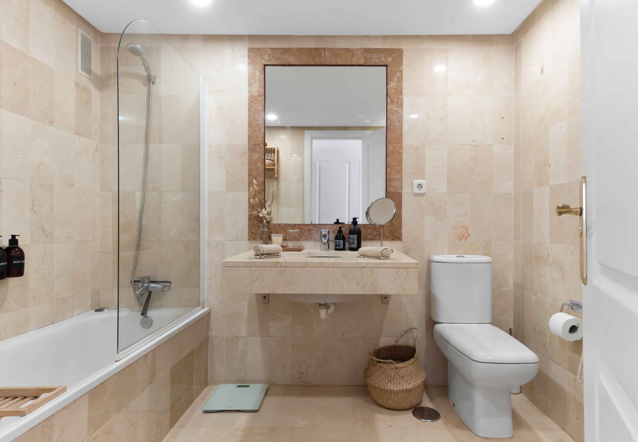 Apartamento en Estepona - Charmerende penthouse med adgang til 5 pools, 1 opvarmet pool, kort gåtur fra stranden