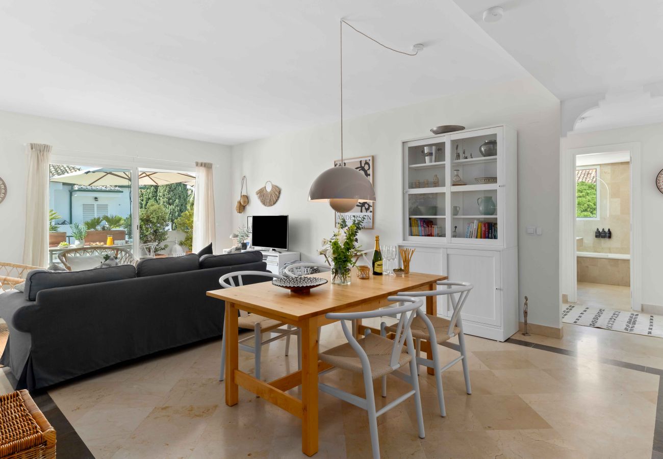 Apartamento en Estepona - Charmerende penthouse med adgang til 5 pools, 1 opvarmet pool, kort gåtur fra stranden