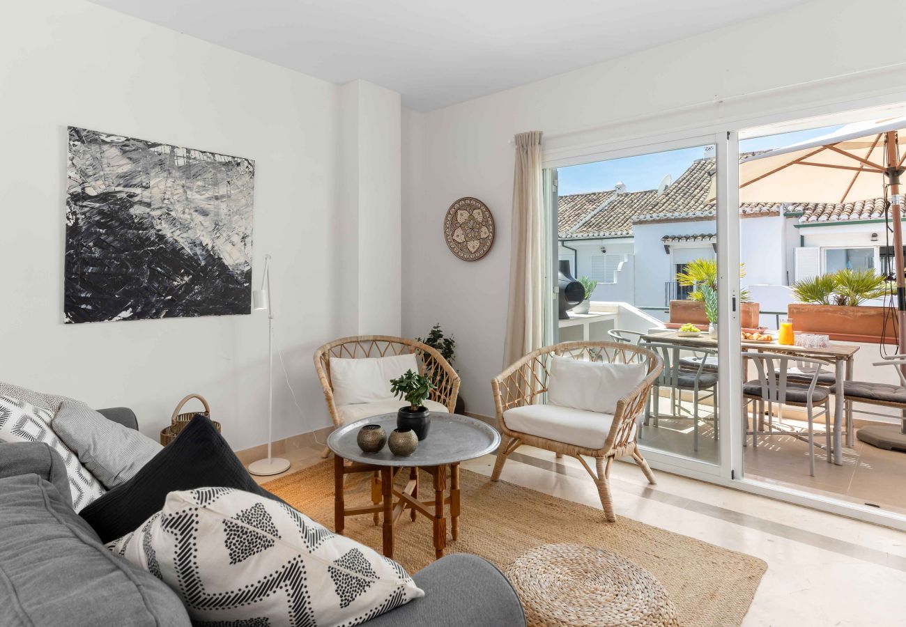 Apartamento en Estepona - Charmerende penthouse med adgang til 5 pools, 1 opvarmet pool, kort gåtur fra stranden