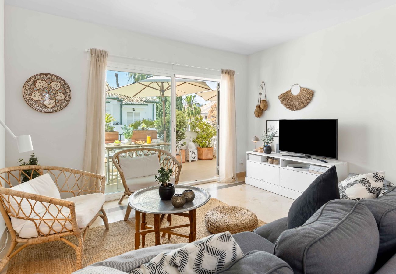 Apartamento en Estepona - Charmerende penthouse med adgang til 5 pools, 1 opvarmet pool, kort gåtur fra stranden