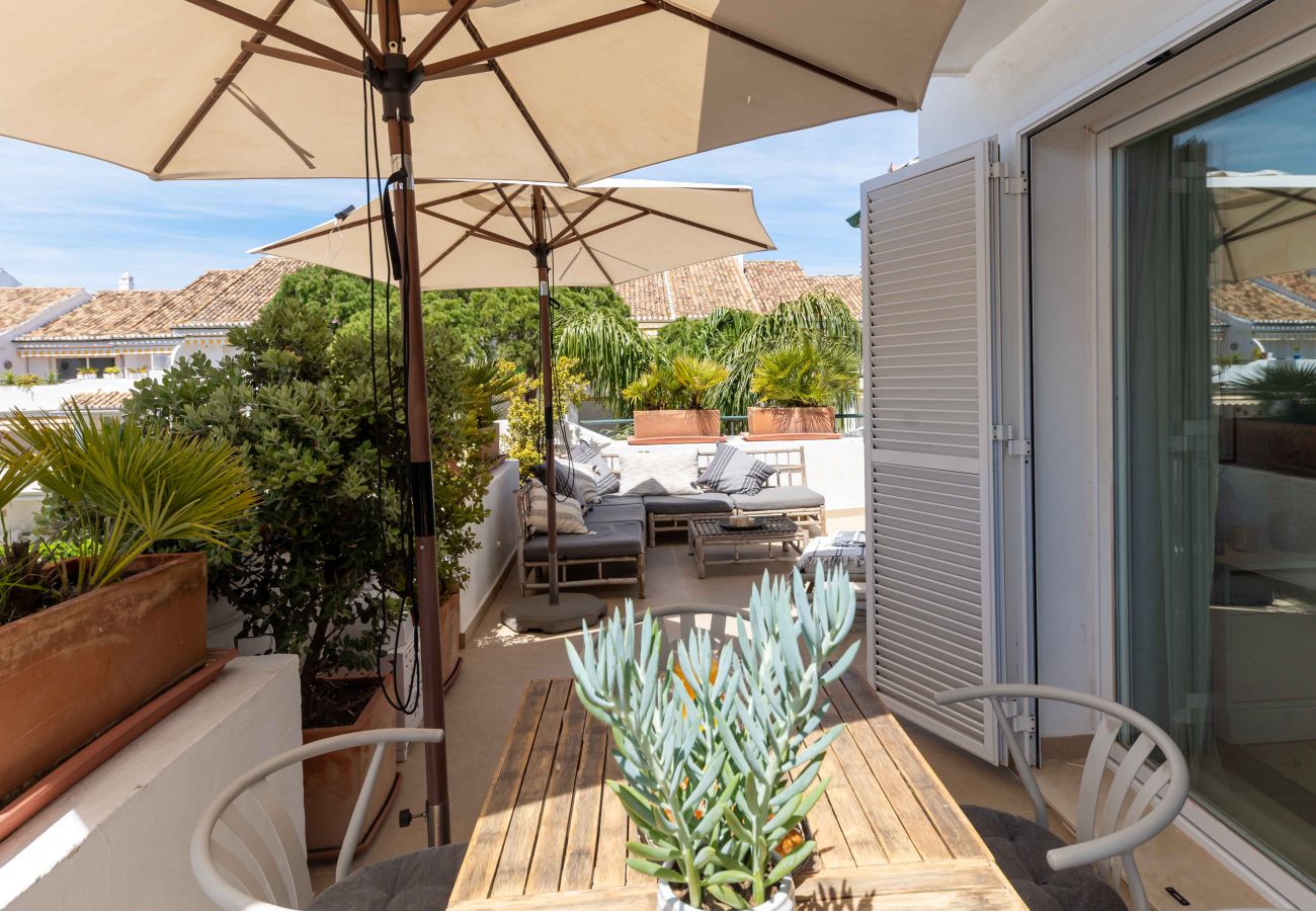 Apartamento en Estepona - Charmerende penthouse med adgang til 5 pools, 1 opvarmet pool, kort gåtur fra stranden