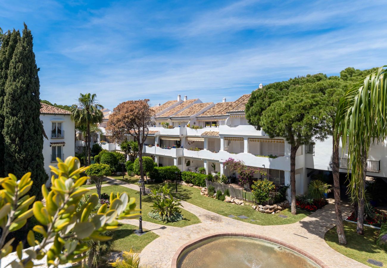 Apartamento en Estepona - Charmerende penthouse med adgang til 5 pools, 1 opvarmet pool, kort gåtur fra stranden