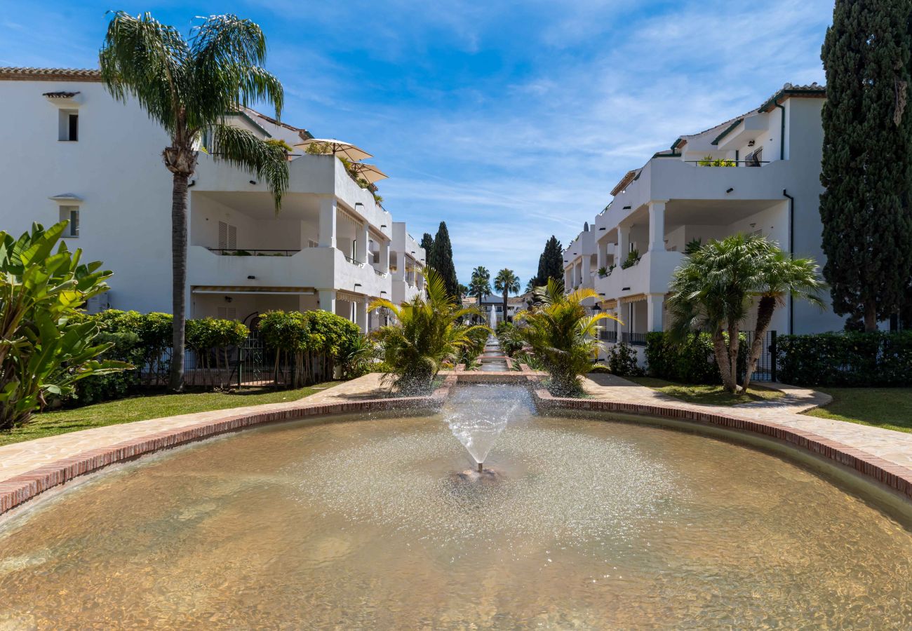 Apartamento en Estepona - Charmerende penthouse med adgang til 5 pools, 1 opvarmet pool, kort gåtur fra stranden