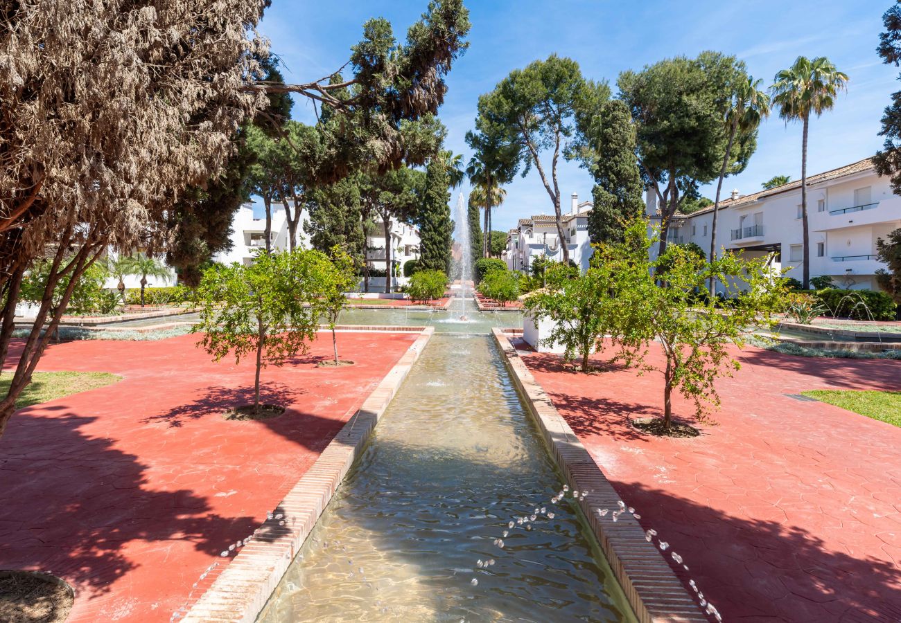 Apartamento en Estepona - Charmerende penthouse med adgang til 5 pools, 1 opvarmet pool, kort gåtur fra stranden