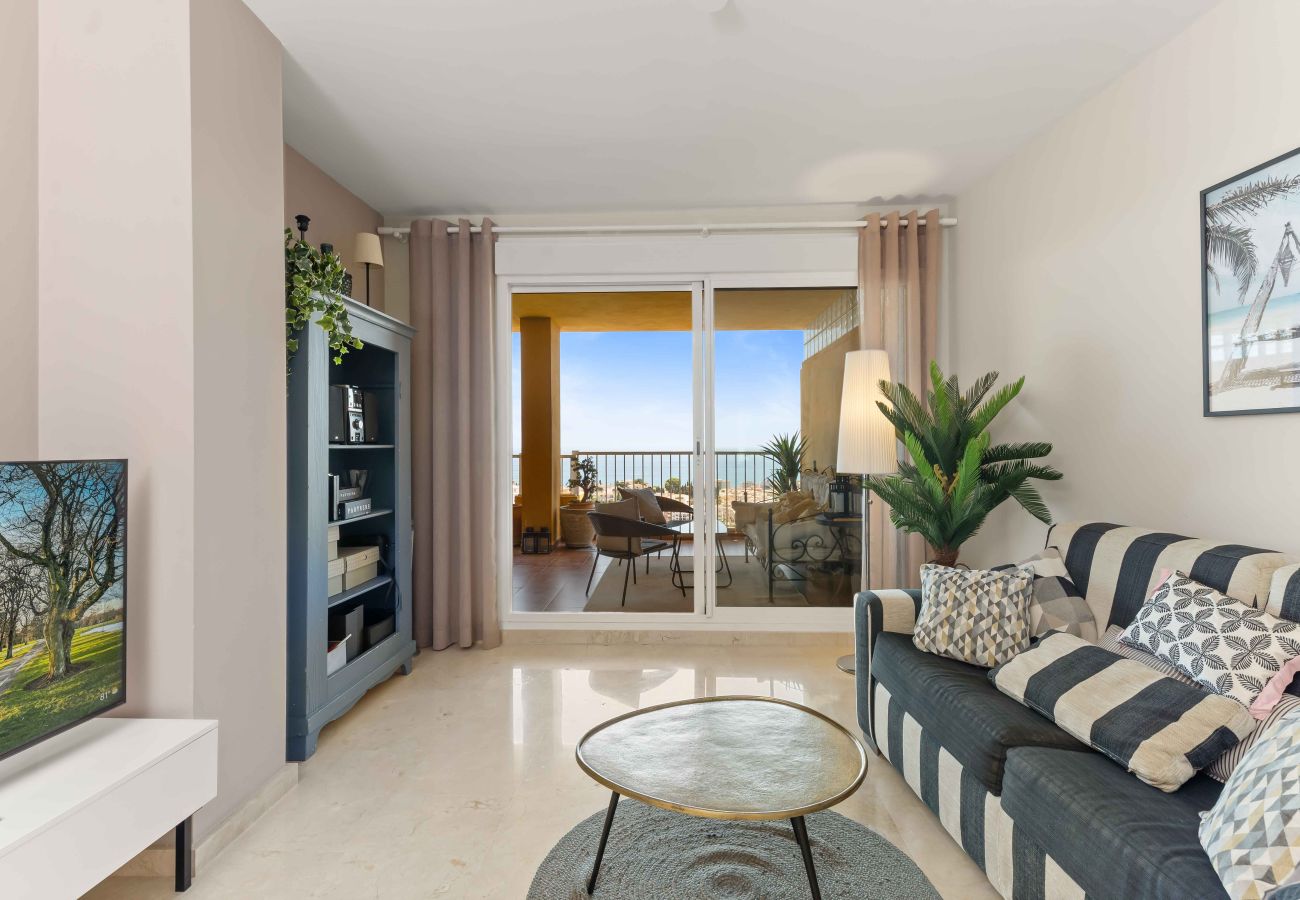 Apartamento en Fuengirola - Impresionantes vistas al mar, piscina, gimnasio y pádel – cerca del centro y la playa