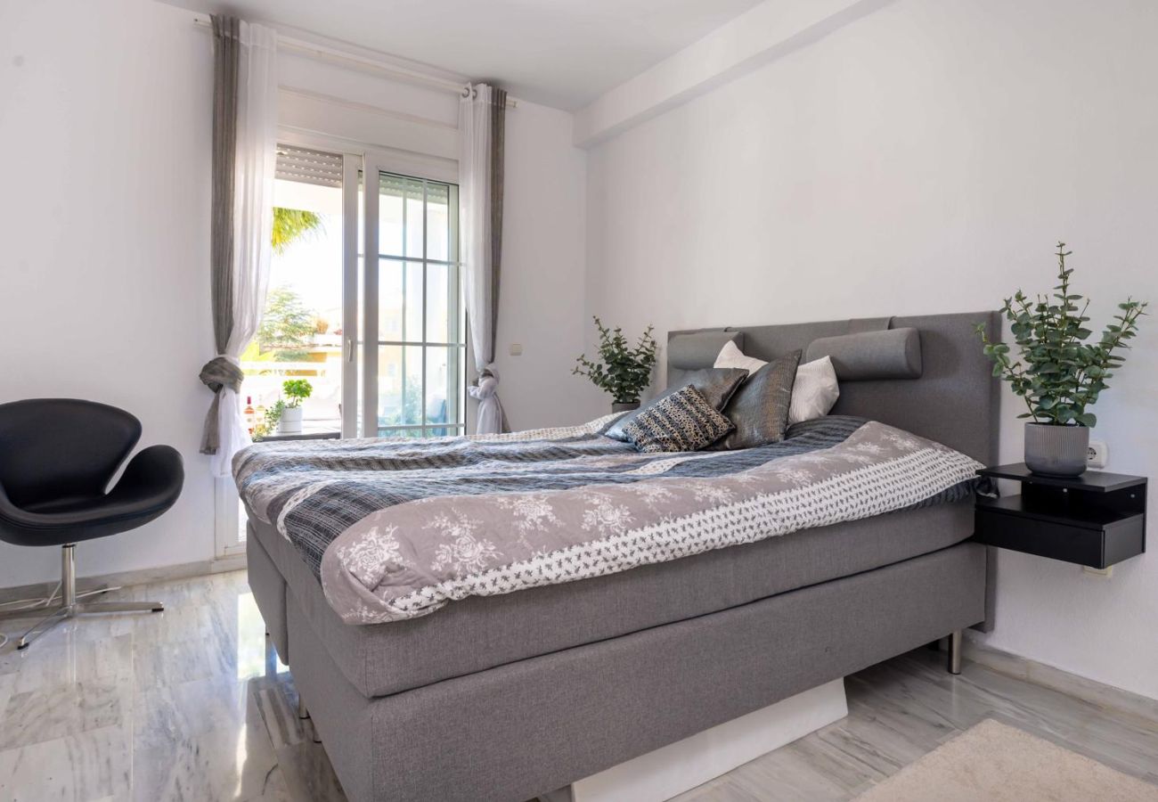 Apartamento en Marbella - Elegante apartamento moderno. Cerca de la playa y Puerto Cabopino