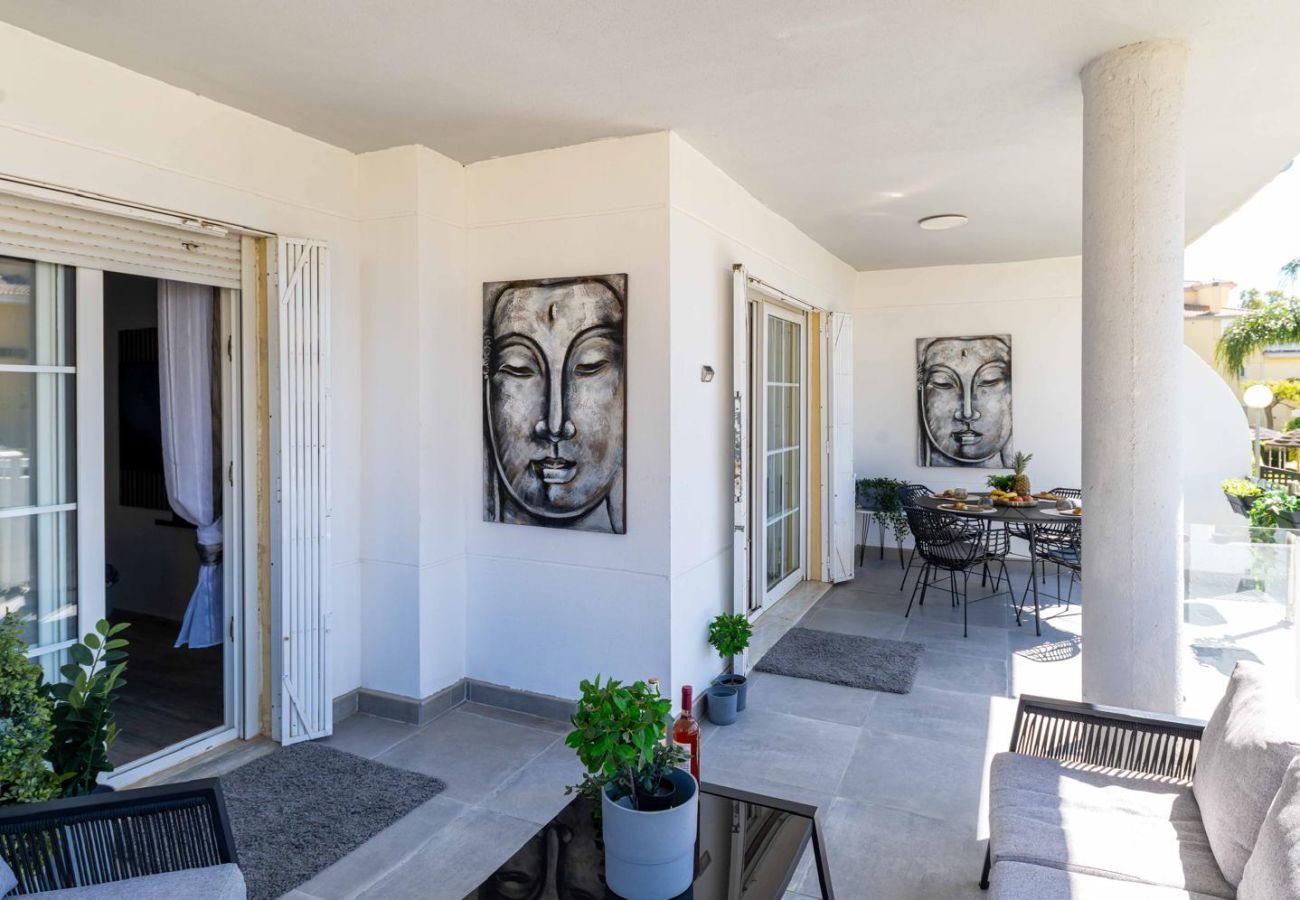 Apartamento en Marbella - Elegante apartamento moderno. Cerca de la playa y Puerto Cabopino