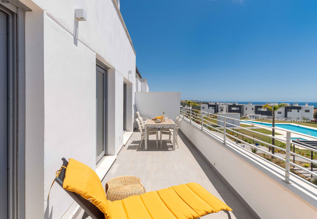 Apartamento en Estepona - Moderna casa vacacional de nueva construcción con vistas al mar, piscina, gimnasio y parque infantil