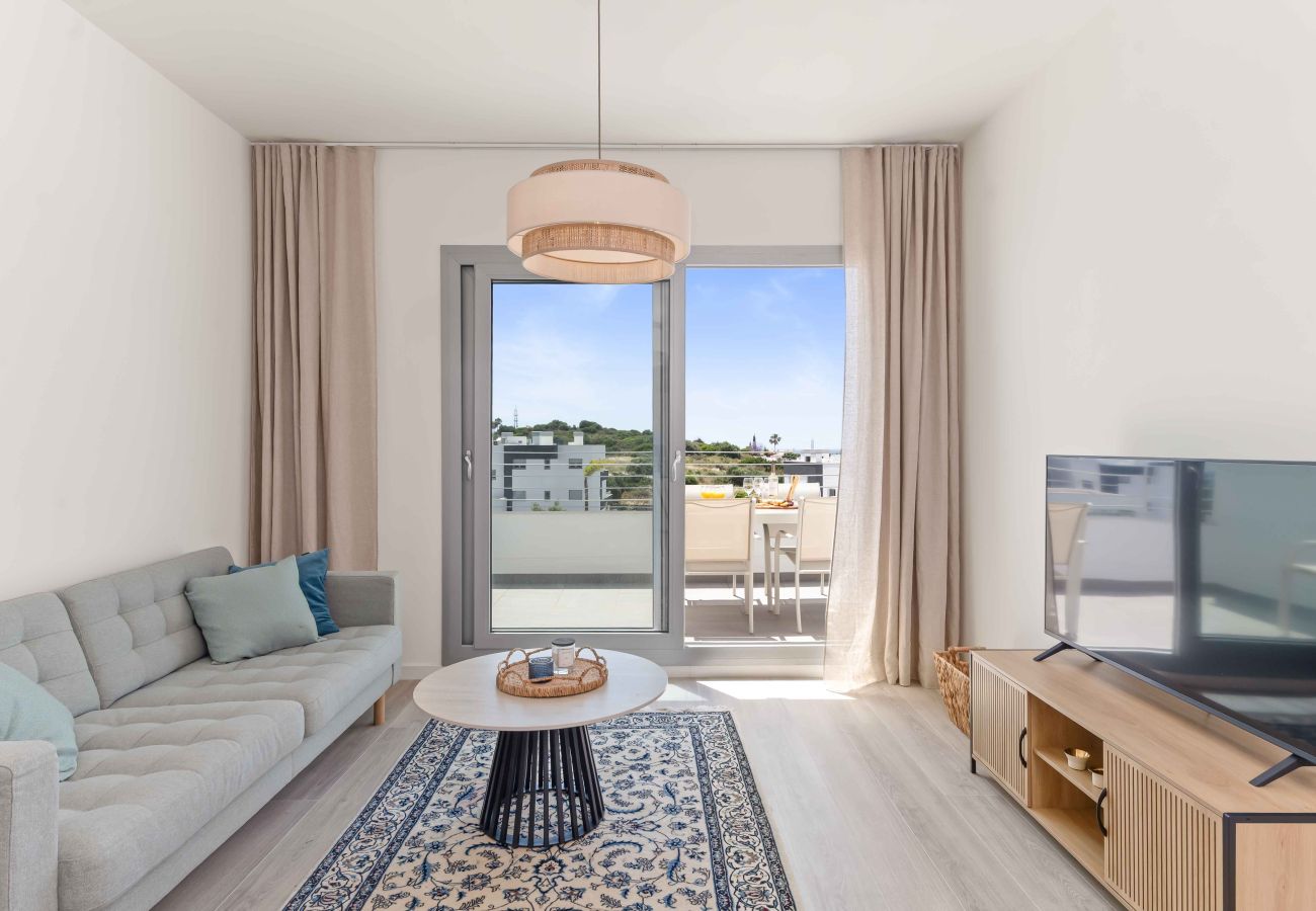 Apartamento en Estepona - Moderna casa vacacional de nueva construcción con vistas al mar, piscina, gimnasio y parque infantil
