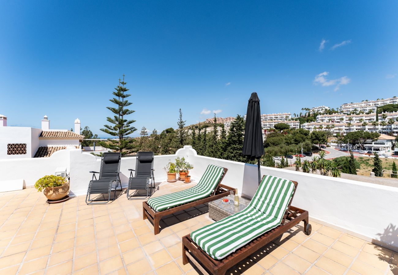 Apartment in Mijas Costa - Luxury Penthouse with Sea Views and short walk to Restaurants, Padel and Gym 