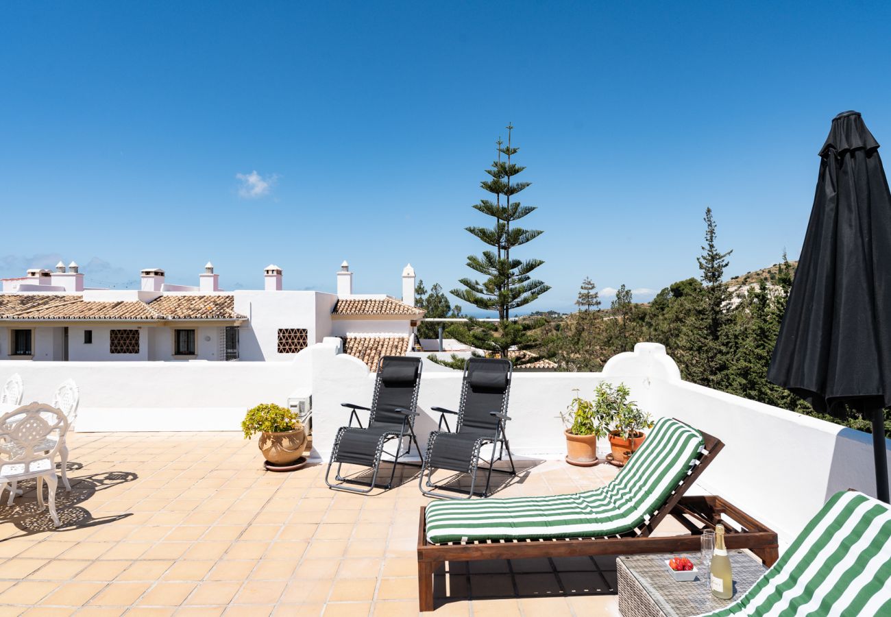 Apartment in Mijas Costa - Luxury Penthouse with Sea Views and short walk to Restaurants, Padel and Gym 